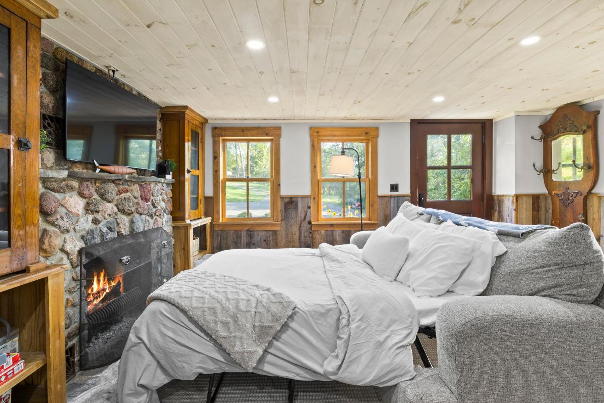 Cozy Two Bedroom Home On Canandaigua Lake Rushville Екстериор снимка